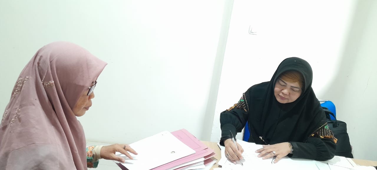 PEMERIKSAAN DAN PENANDATANGANAN BERKAS LAPPKIN GTK MAN 5 BOGOR OLEH PLH PENGAWAS BINA 