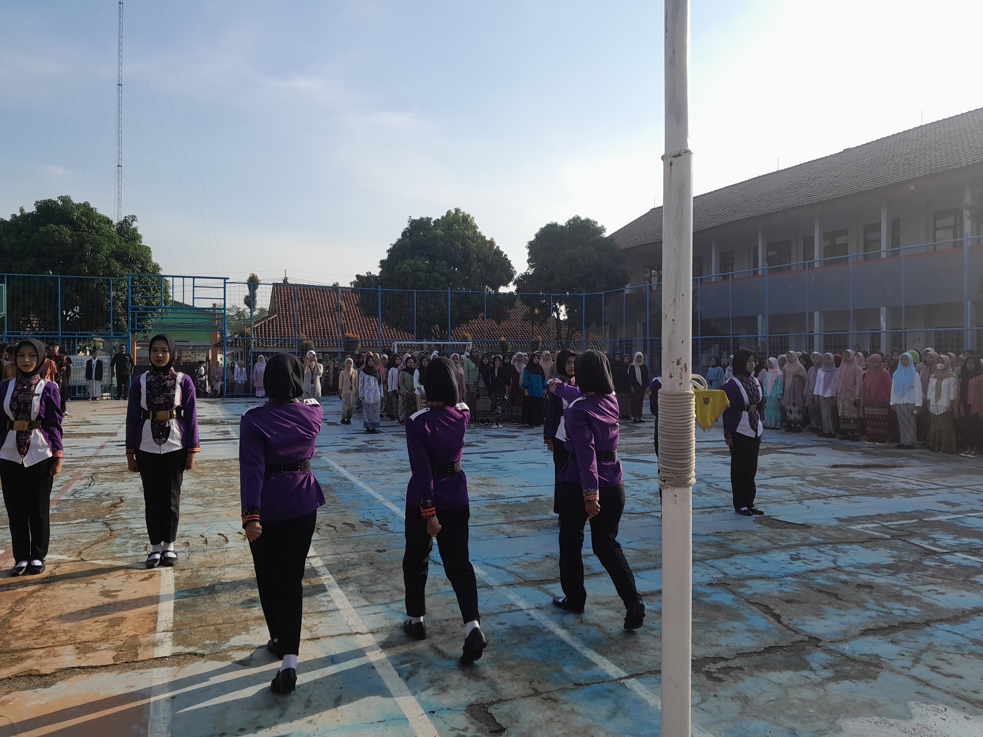 UPACARA PERINGATAN HARI KARTINI di MAN 5 BOGOR