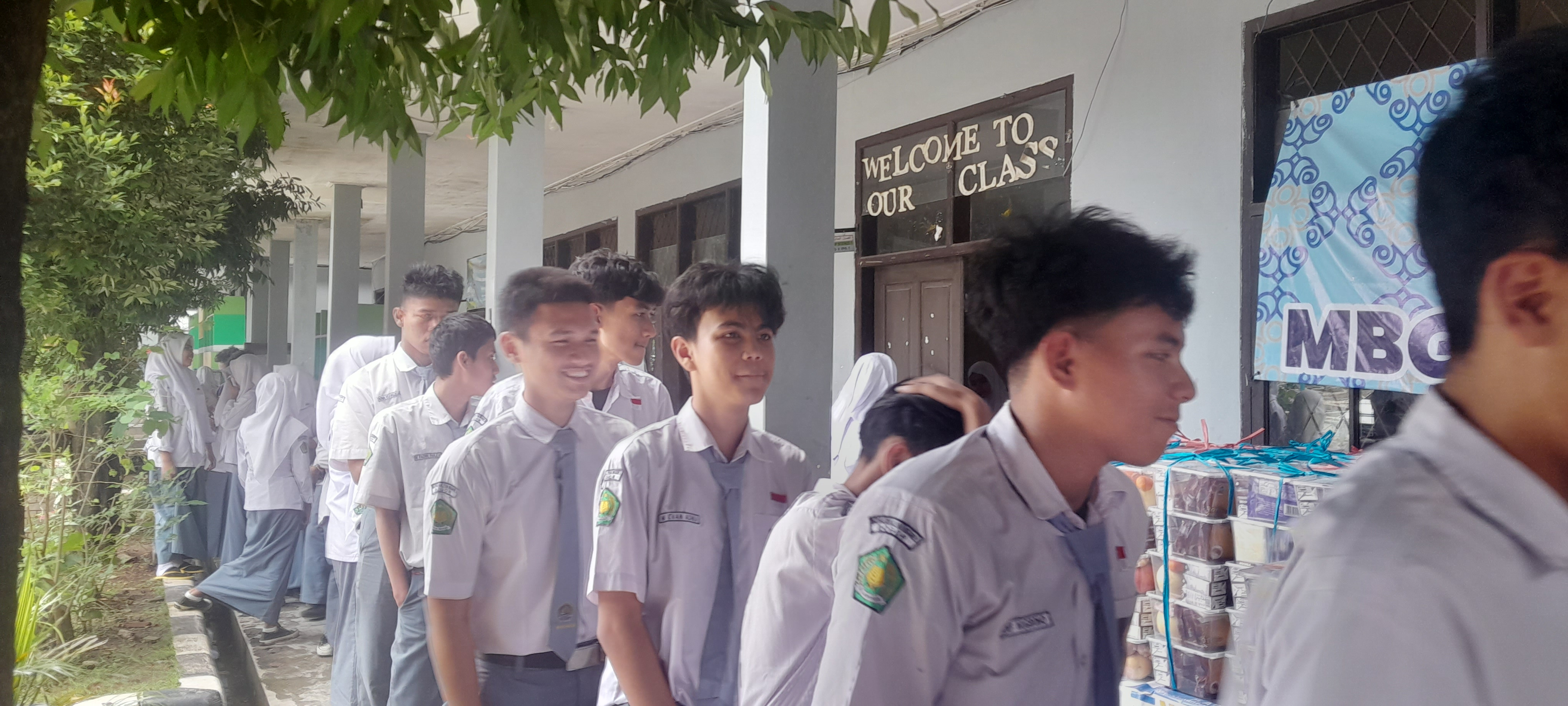 Distribusi MBG di MAN 5 Bogor Berjalan Tertib, Siswa Dibiasakan Berbudaya Antre