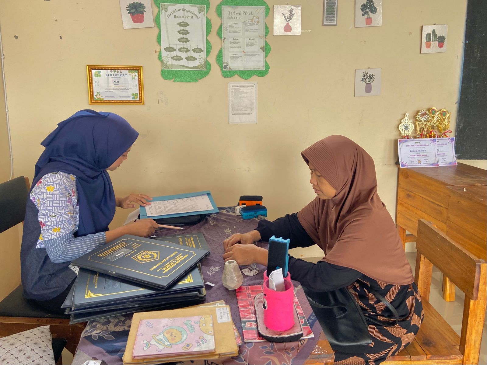 PENERIMAAN RAPOR KELAS X DAN XI MAN 5 BOGOR