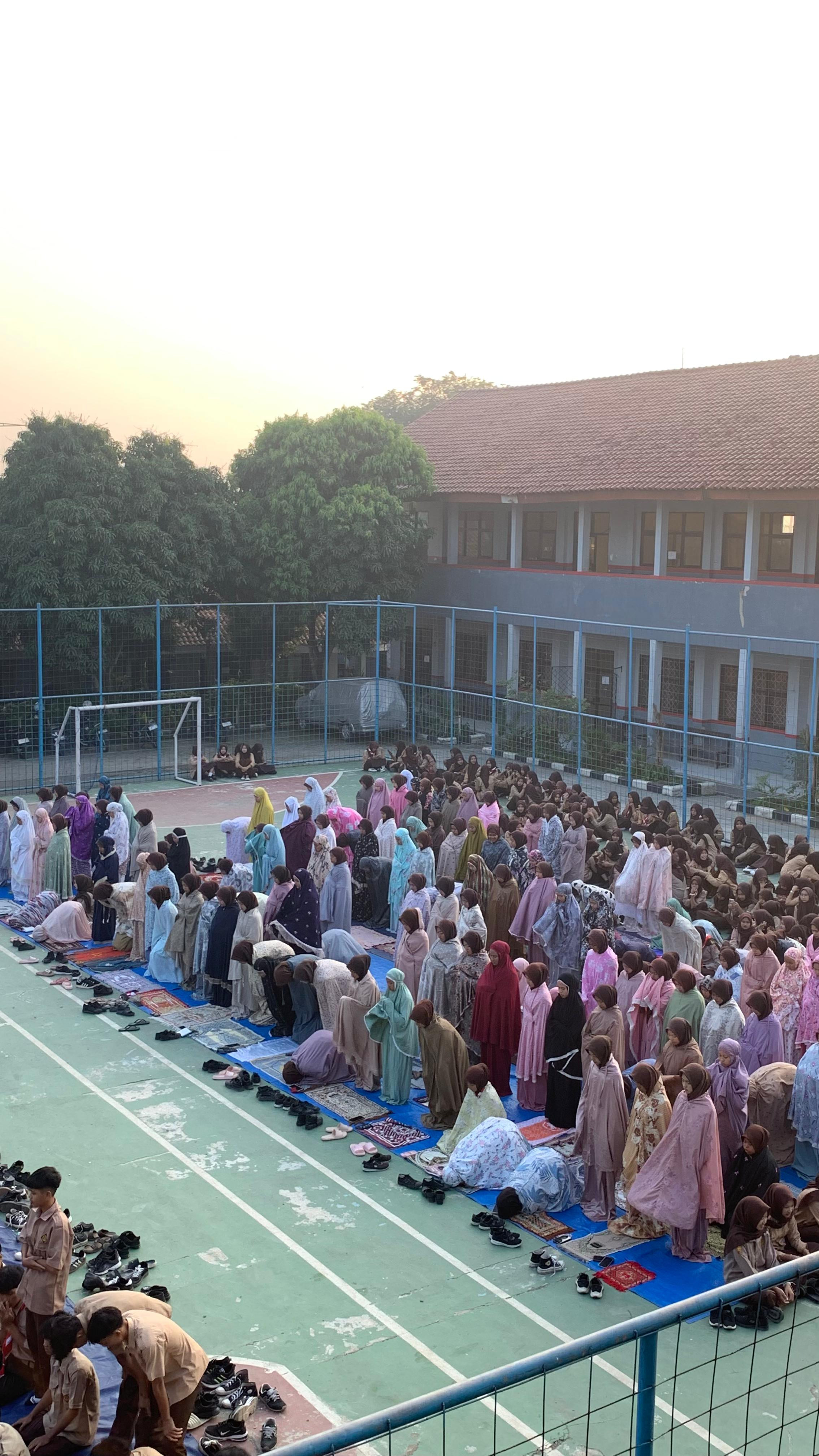 Pembiasaan Pagi di MAN 5 Bogor: Kelas XII.B Bertugas, Semangat Spiritual dan Disiplin Terjaga