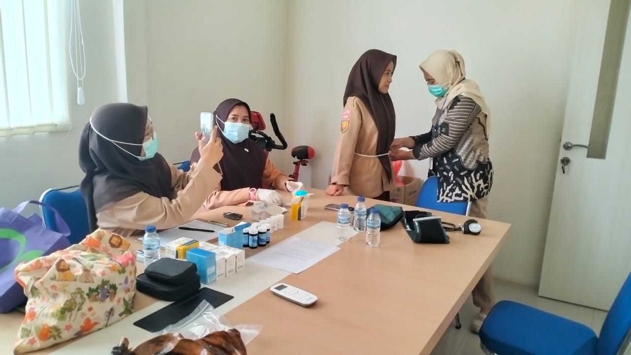 MAN 5 Bogor dan Puskesmas Parung Panjang Gelar Pemeriksaan Kesehatan Siswa