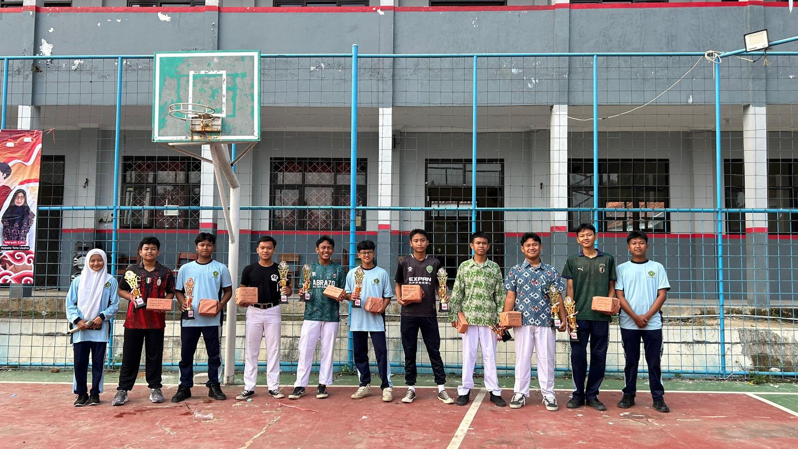 MAN 5 Bogor Gelar Pembagian Hadiah Hiburan Lomba Agustusan