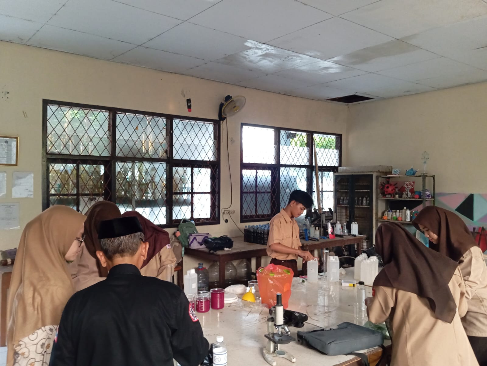 Tim MAN 5 Bogor Siap Berlaga di LKTIN EXPO KIMIA 2025 UPI