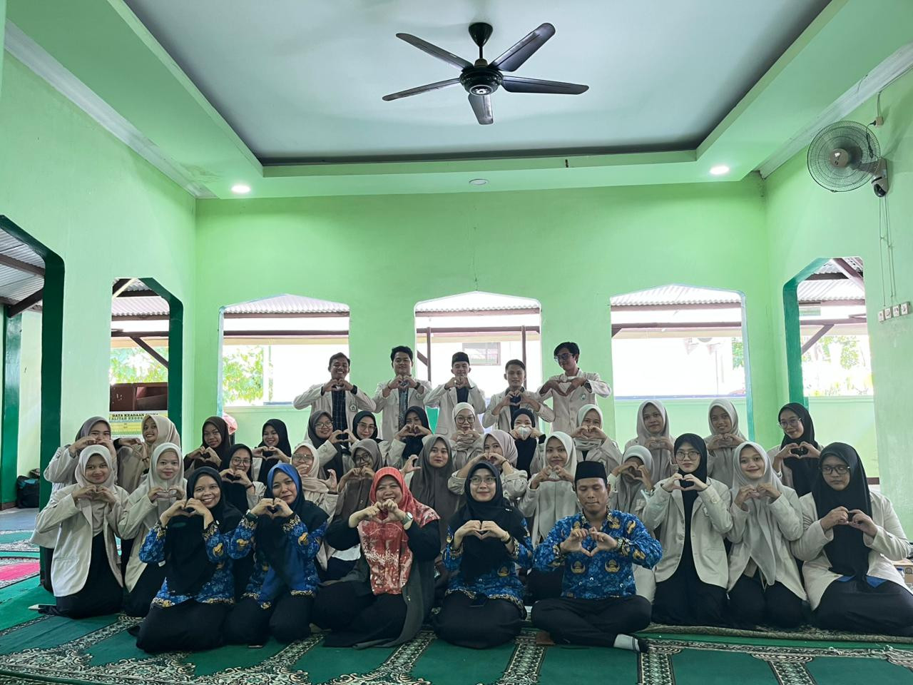 Mahasiswa Institut Nida El-Adabi Observasi dan Wawancara Pembelajaran PAI di MAN 5 Bogor