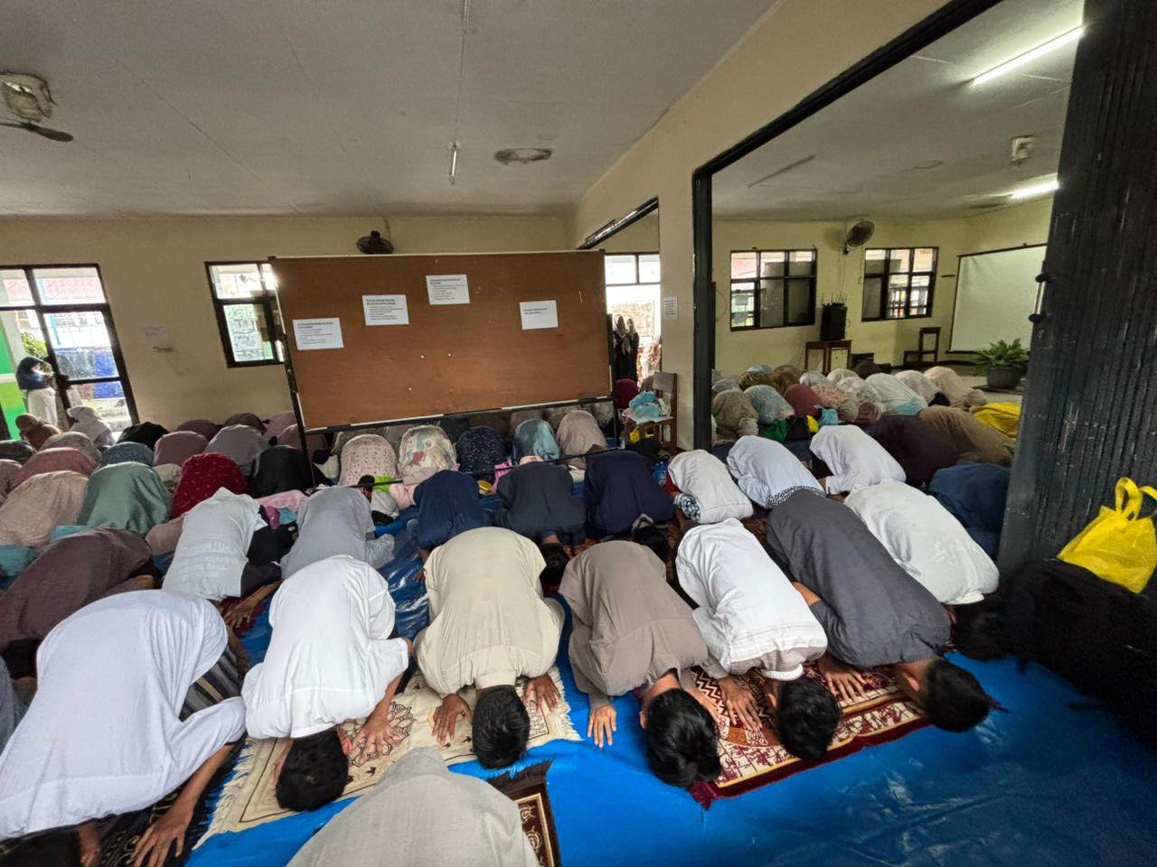 Duha Bersama di Hari Ke 3 Pesantren Ramadan Day 3 MAN 5 Bogor