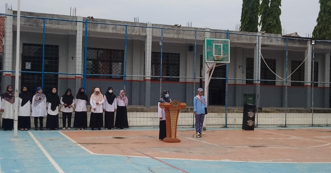 ERNI NOVIAWATI JADI INSPEKTUR UPACARA SENIN PAGI