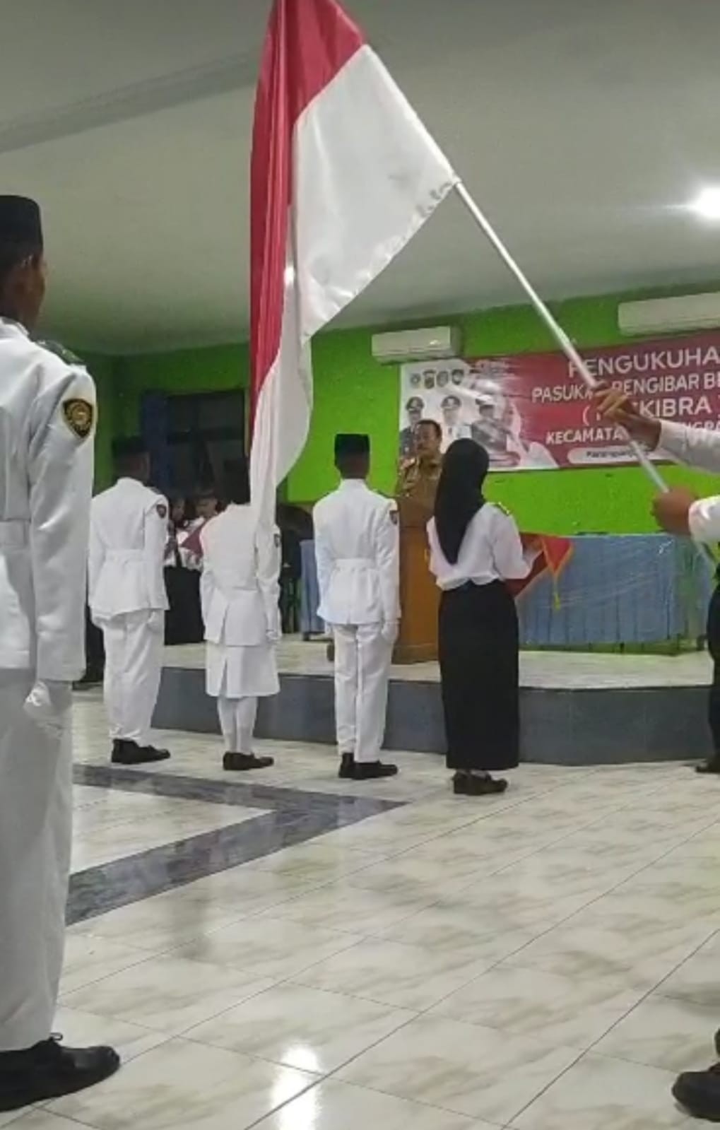 PENGUKUHAN ANGGOTA PASKIBRAKA KECAMATAN PARUNGPANJANG: MUDA, BERSEMANGAT, SIAP MENGIBARKAN PANJI KEB