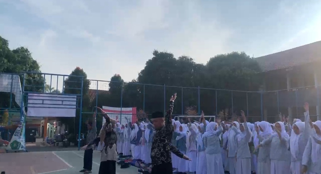 Semangat Awal Hari dengan RAHANI: Sholat Dhuha dan Senam Sehat di MAN 5 Bogor