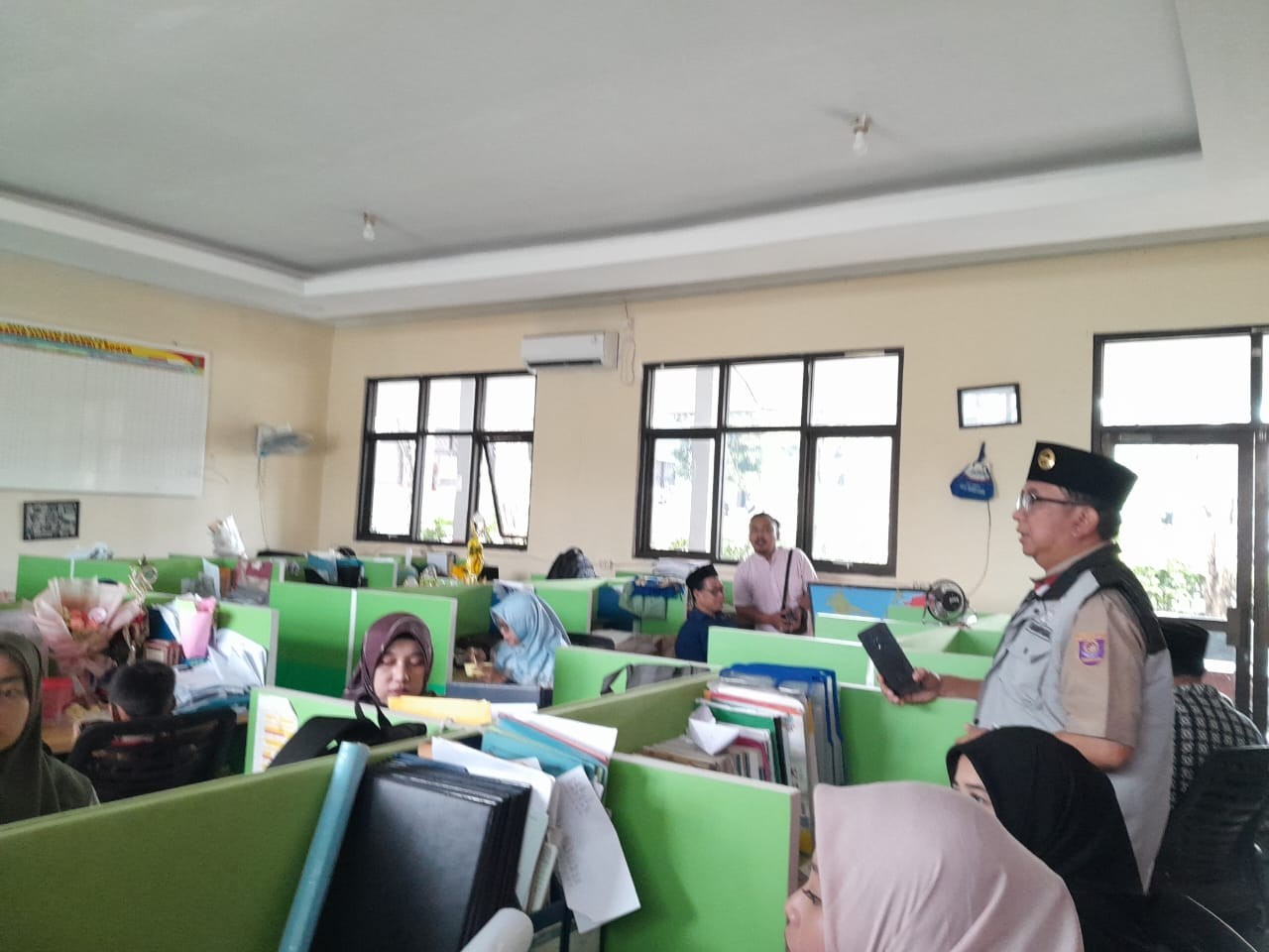 BRIFING RUTIN DEWAN GURU OLEH WAKA KESISWAAN 