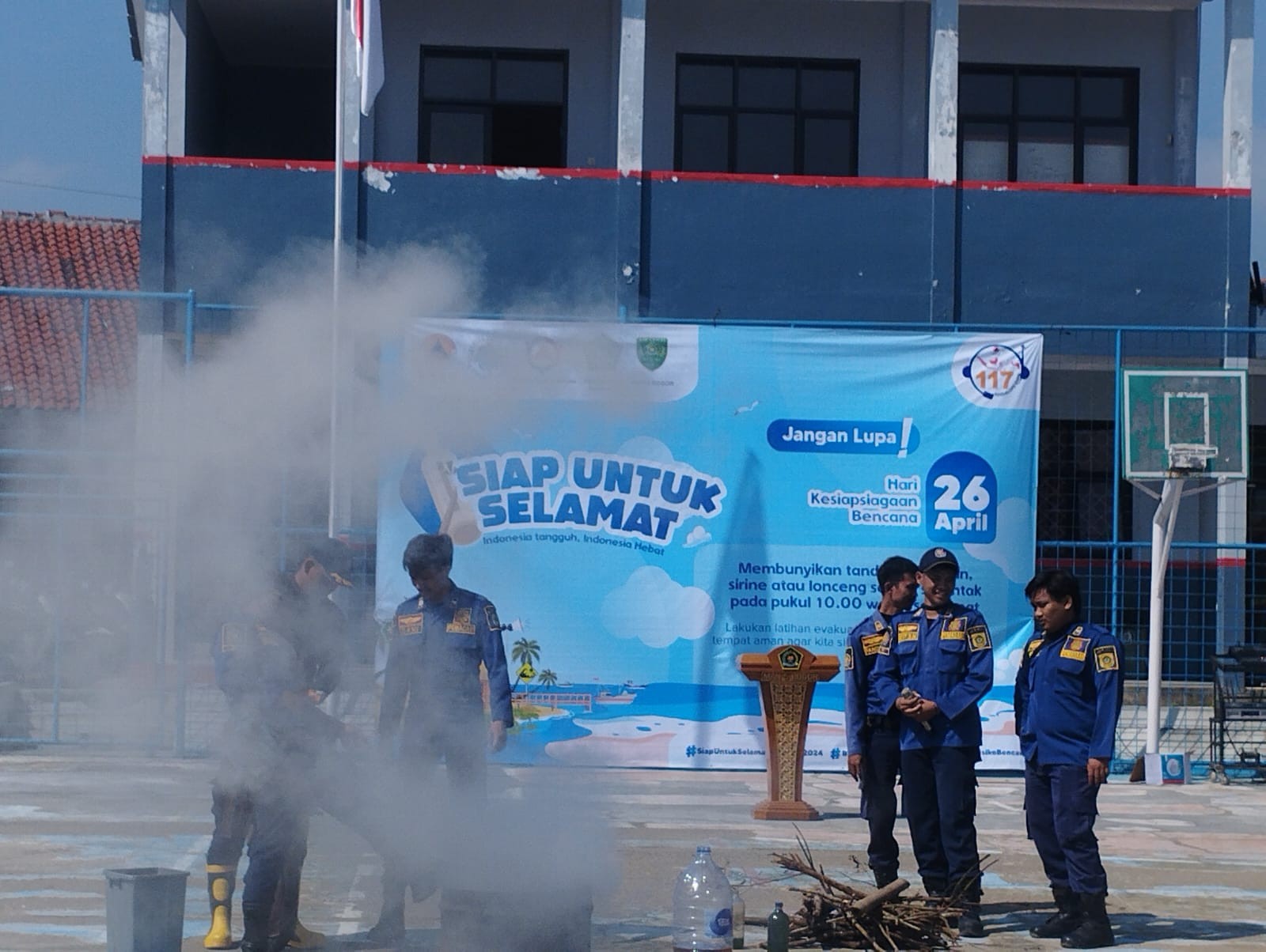 SIMULASI SIAGA BENCANA PADA EVEN HARI KESIAPSIAGAAN BENCANA di MAN 5 BOGOR
