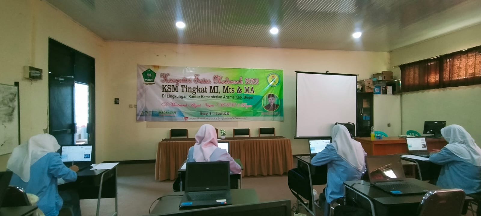 MAN 5 BOGOR MENGIKUTI SIMULASI KSM TINGKAT MA