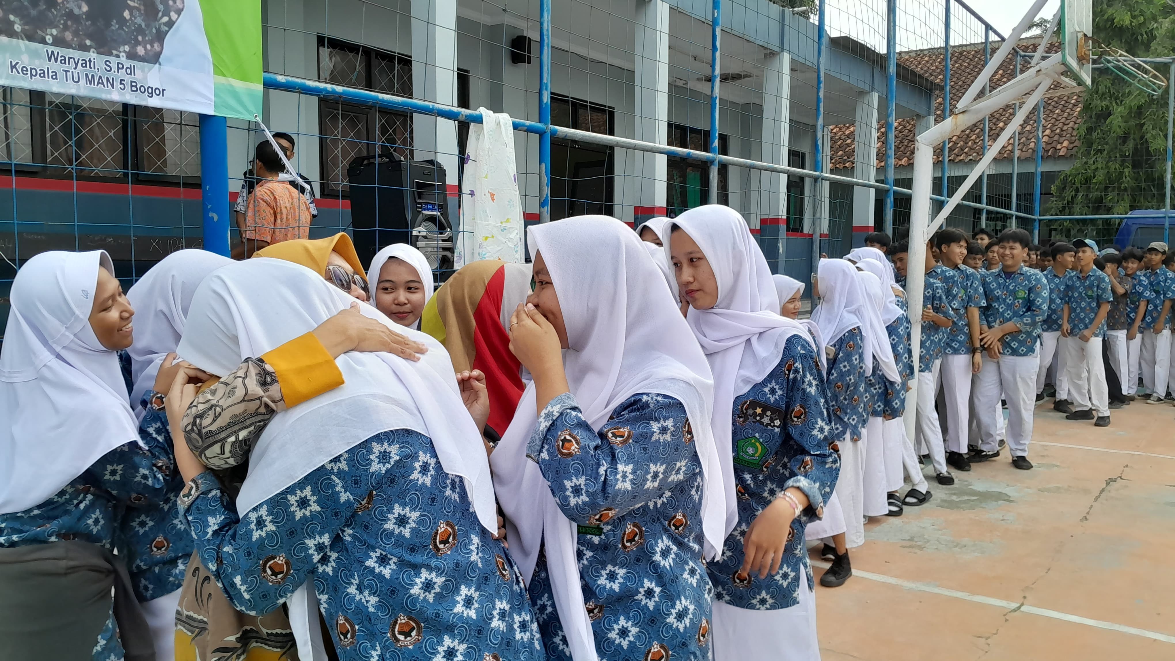 PELEPASAN EMOSIONAL: MAN 5 BOGOR MENGADAKAN ACARA SPESIAL UNTUK GURU ASN PROGRAM REDISTRIBUSI 2018
