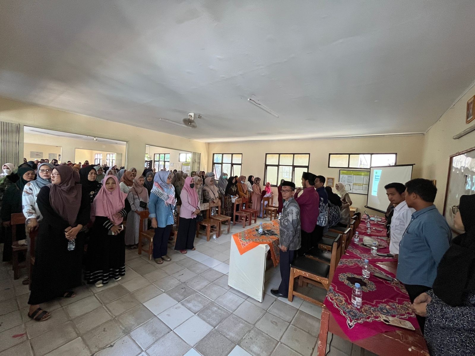 RAPAT AKHIR SEMESTER GANJIL dan PEMBAGIAN BUKU LAPORAN PEMBELAJARAN